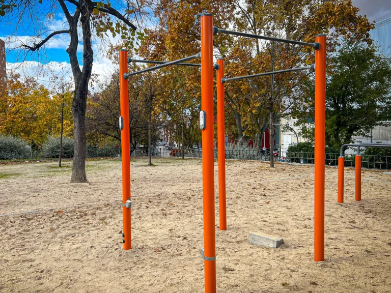 Parque de Calistenia Parque Junto A Las Pistas Del Rayo