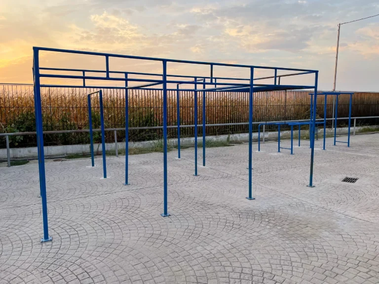 Parque de calistenia en el polideportivo de Belicena