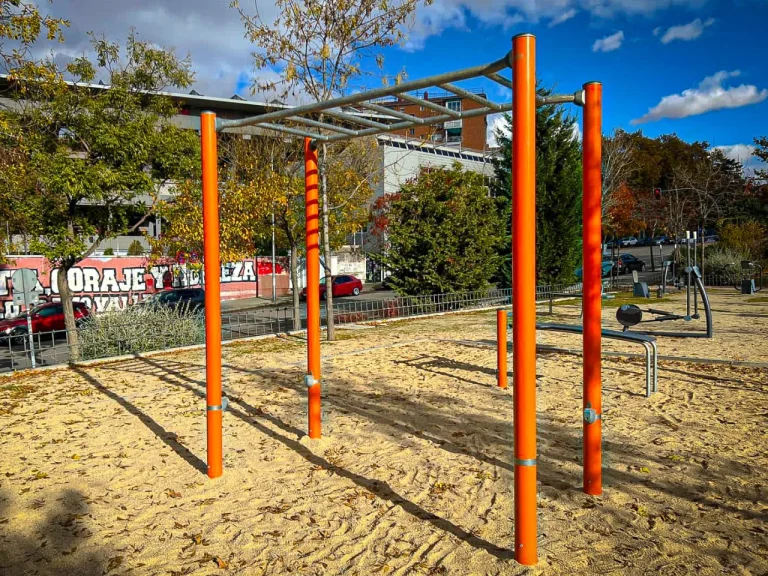 Parque de Calistenia Parque Junto A Las Pistas Del Rayo