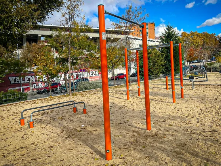 Parque de Calistenia Parque Junto A Las Pistas Del Rayo