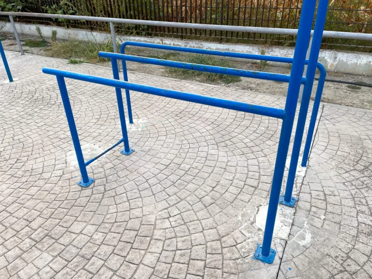 Parque de calistenia en el polideportivo de Belicena