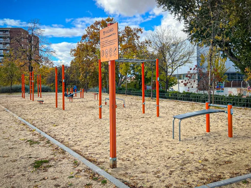 Parque de Calistenia Parque Junto A Las Pistas Del Rayo