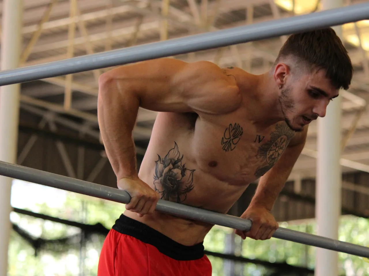 Álvaro García haciendo Muscle Ups Final de España 2022