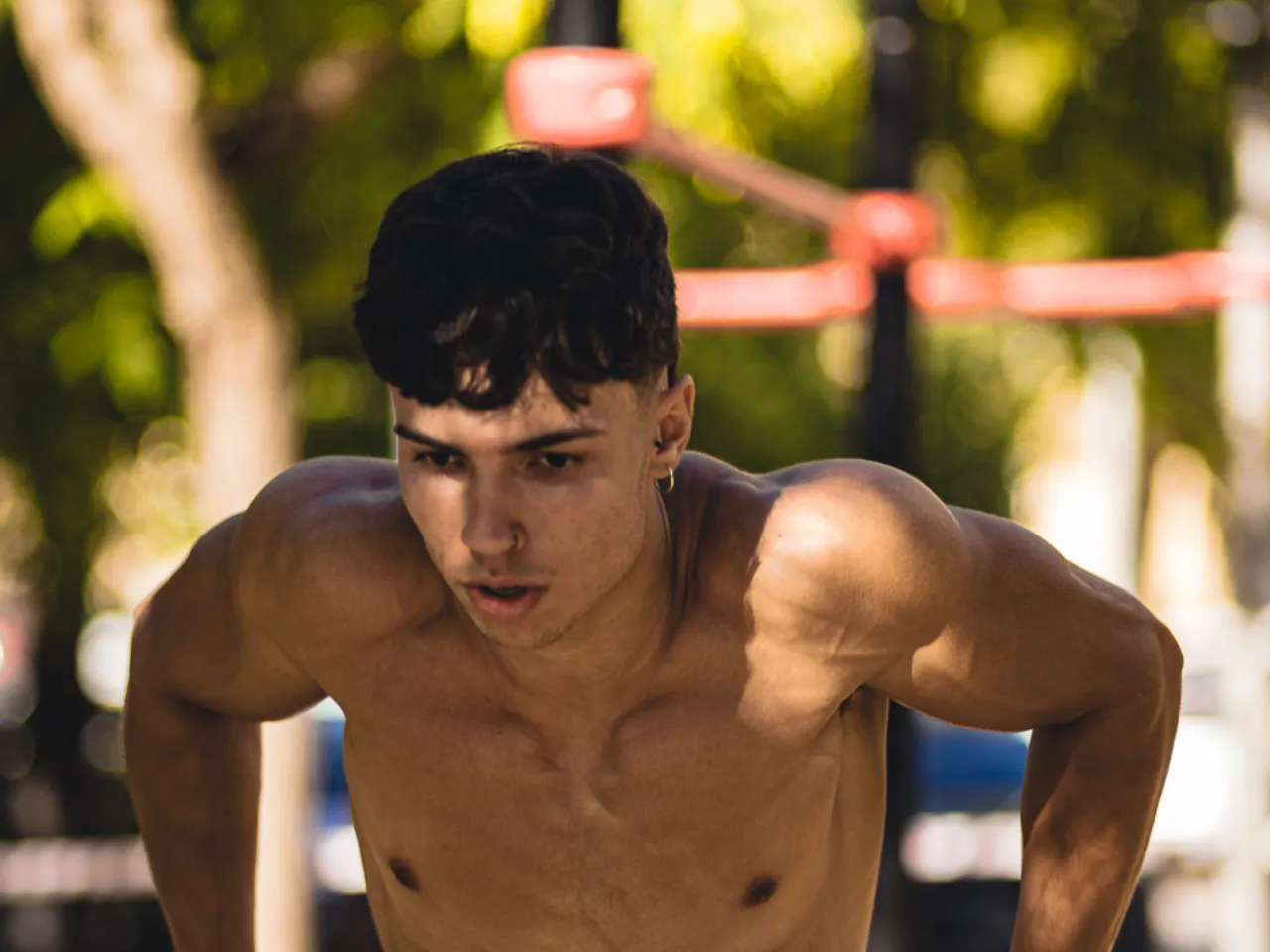 Álvaro Maca haciendo fondos