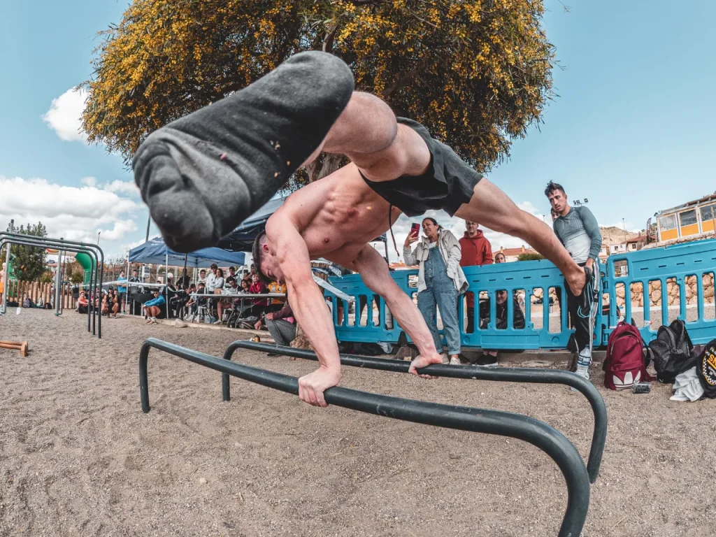 Ángel haciendo straddle planche 1º Stage (Pizarra)