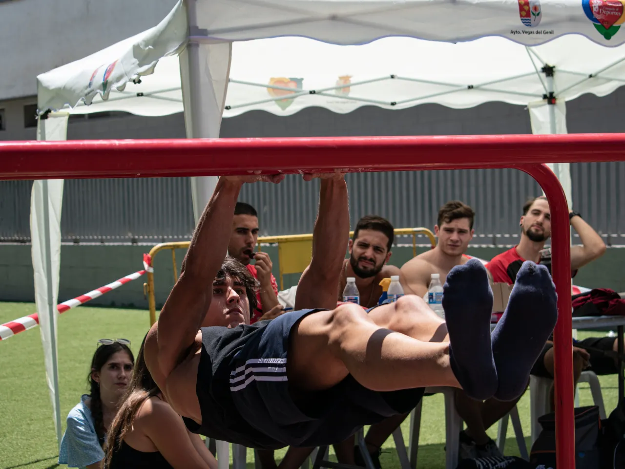 Ángel supervisado por el equipo de jueces