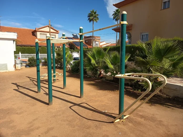Barra de dominadas y paralelas Parque de Calistenia de San Cayetano en Armilla