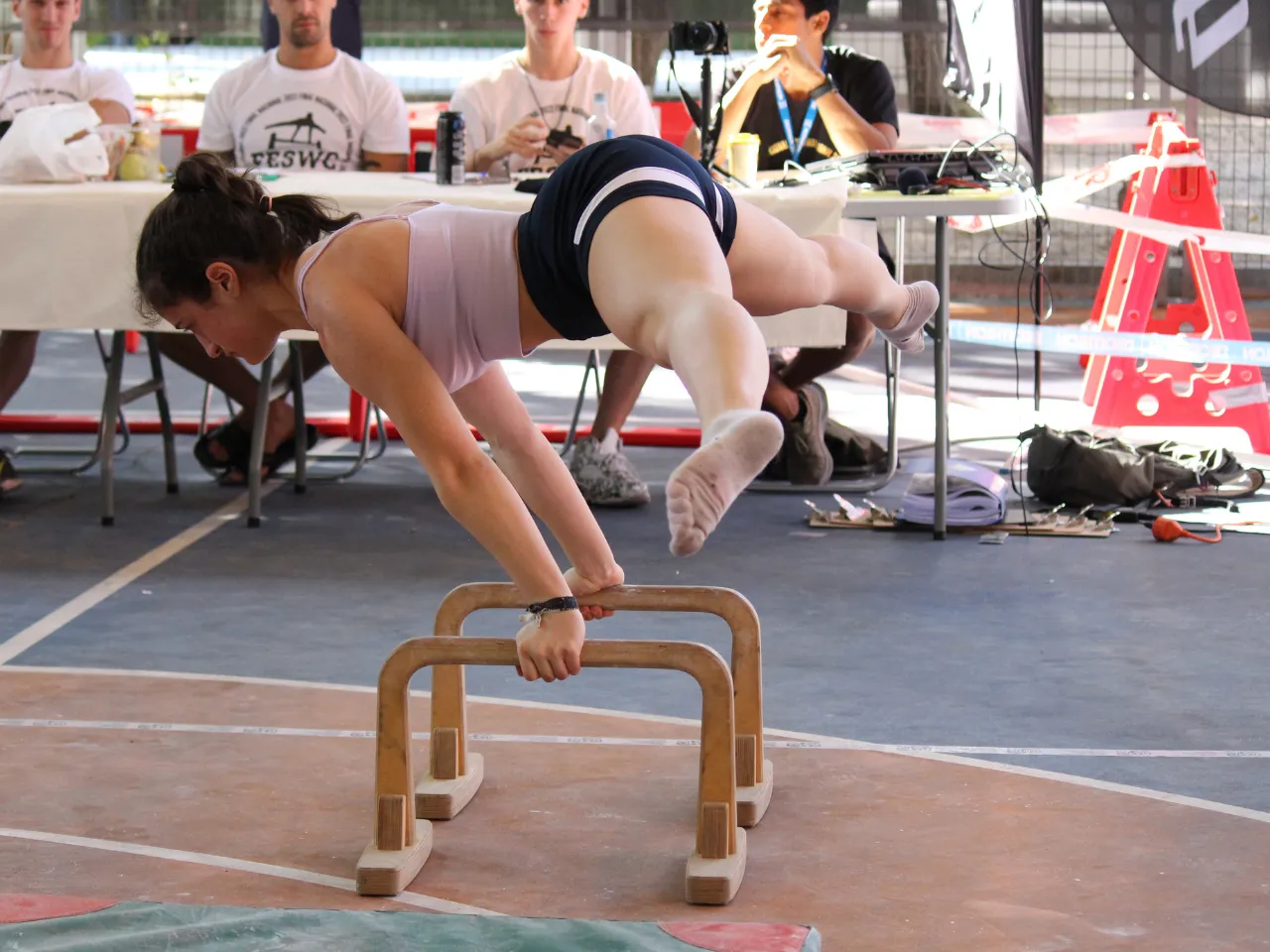 Blanca Almoh haciendo Straddle Final de España 2022