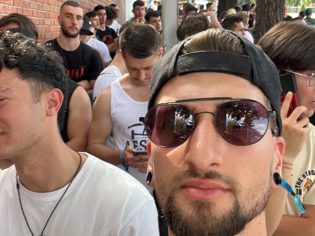 Cola de la gente VIP para la SWUB V