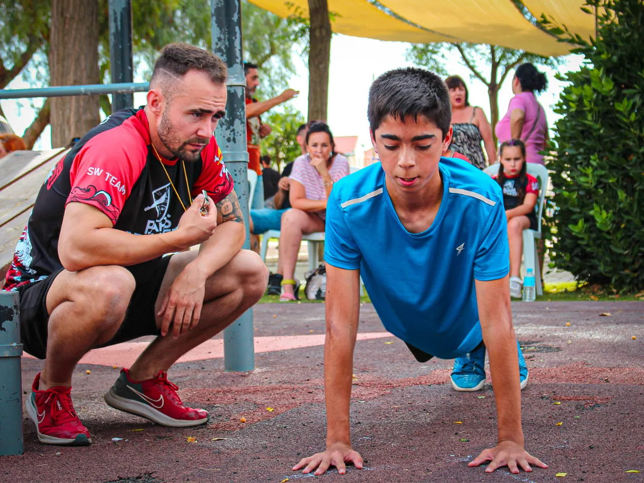 Diego haciendo flexiones - Bars Breakers Academy Battles I