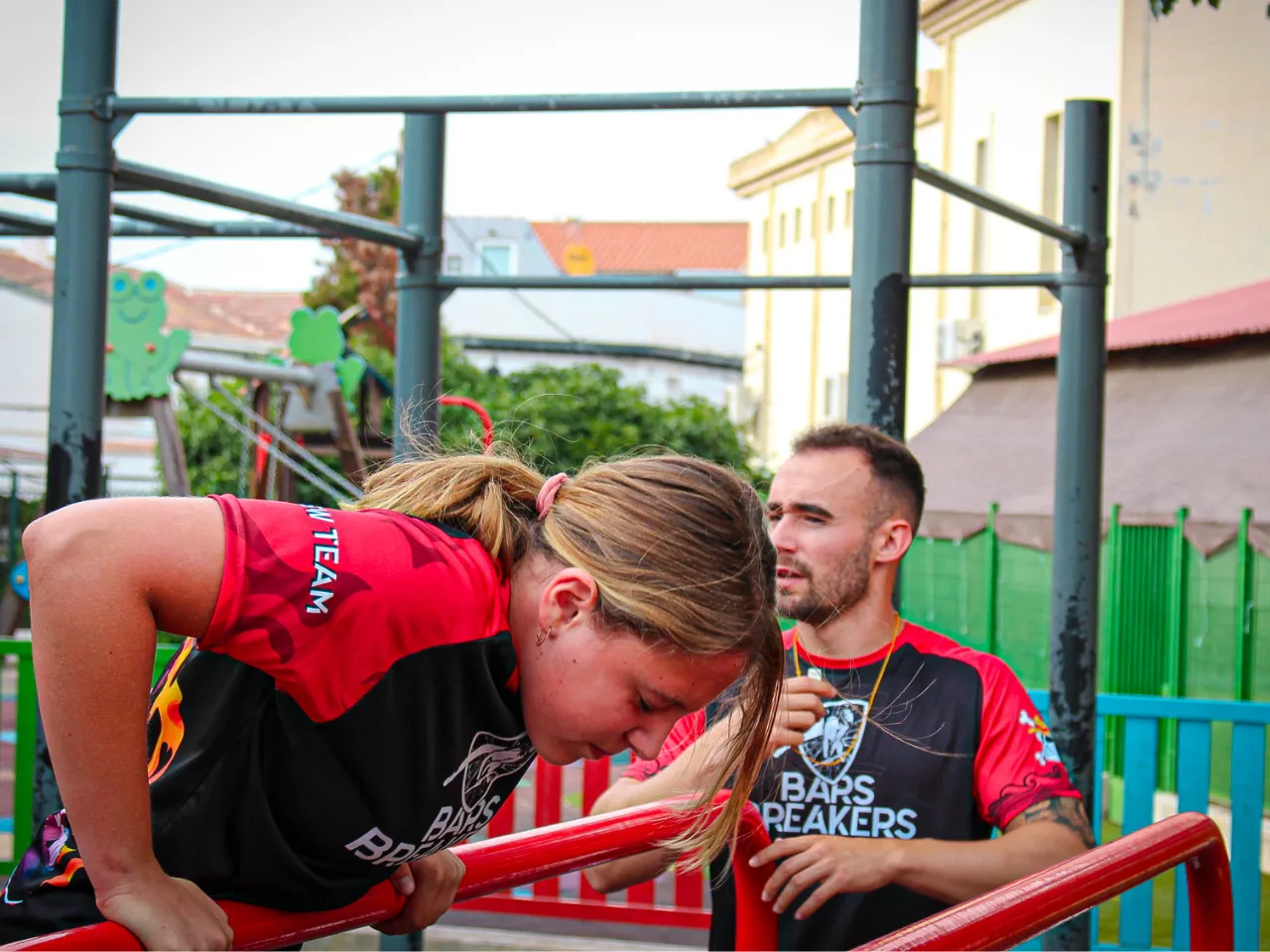 Elo haciendo fondos en barra - Bars Breakers Academy Battles I