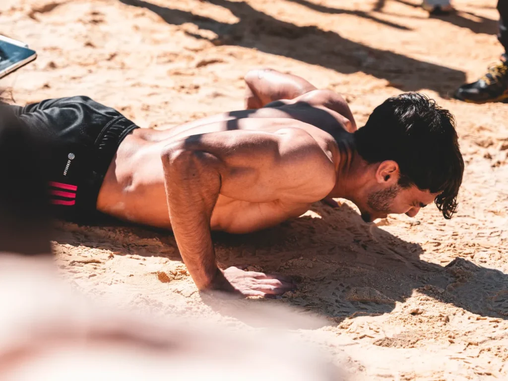 Flexiones en suelo de Andrés Ortiz