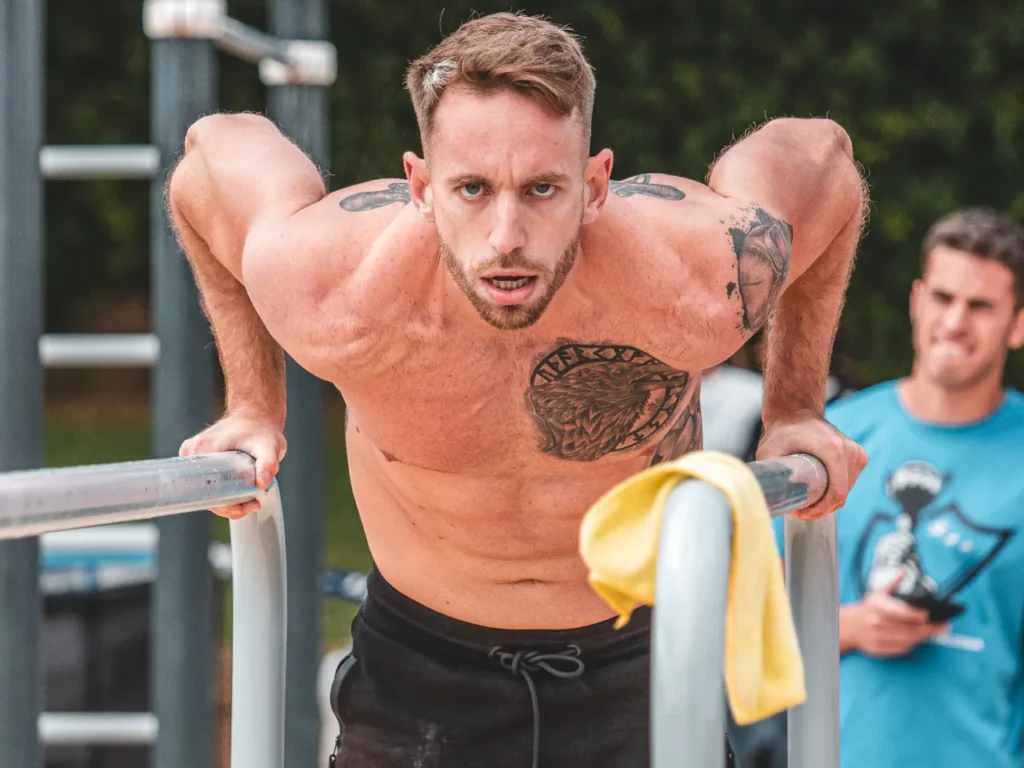 Fondos en Paralelas de Rafa Toro