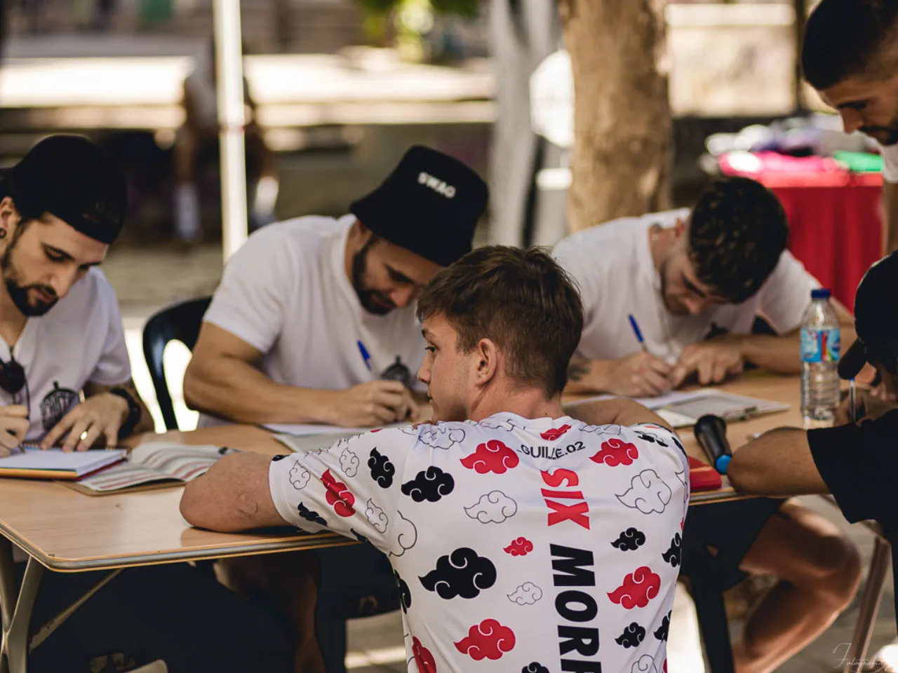 Guille en la mesa de los jueces
