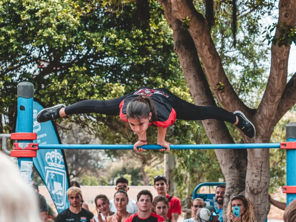 Inés haciendo elbow planche Final III Copa de Málaga