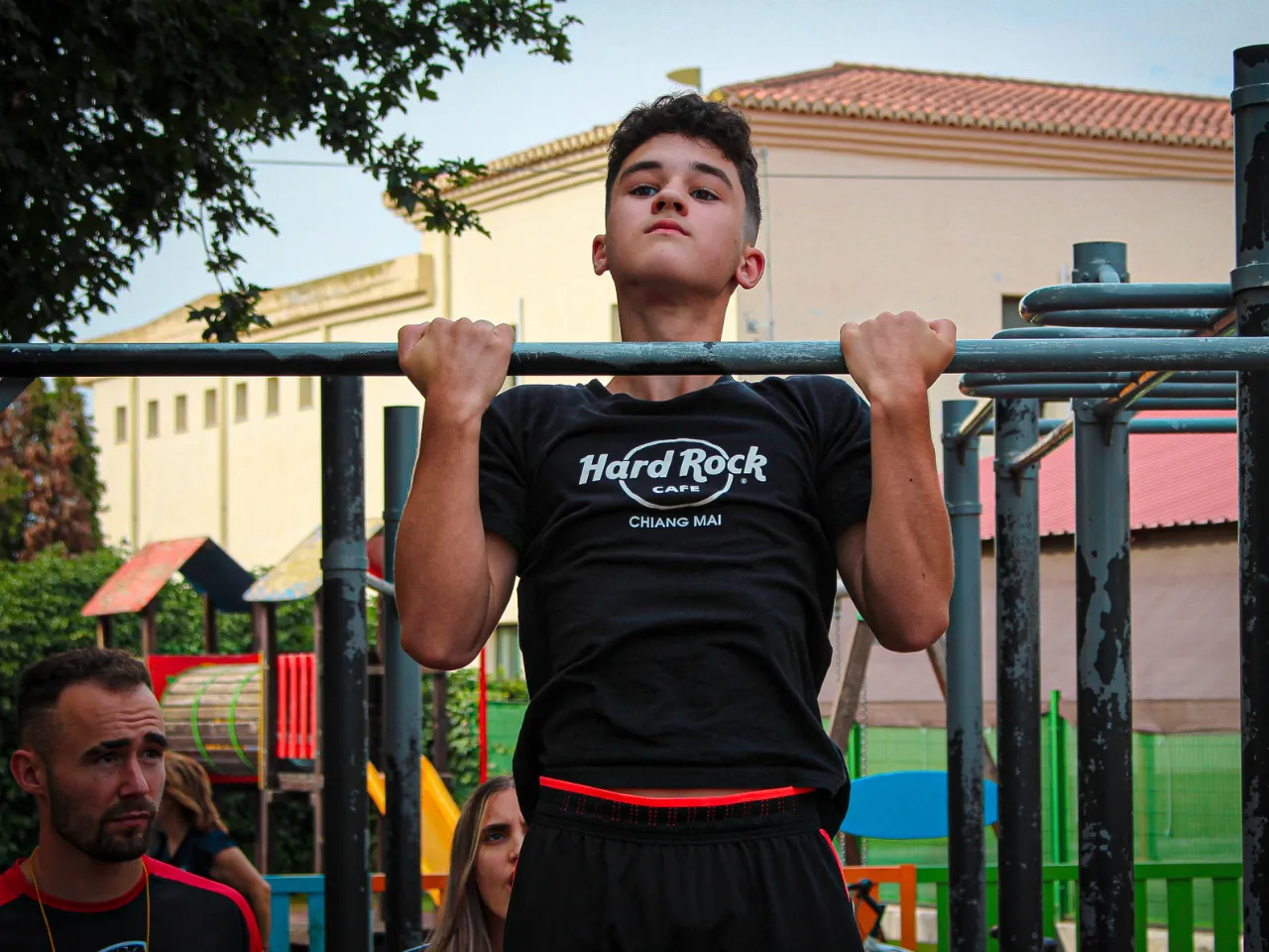 Leo haciendo dominada supina - Bars Breakers Academy Battles I