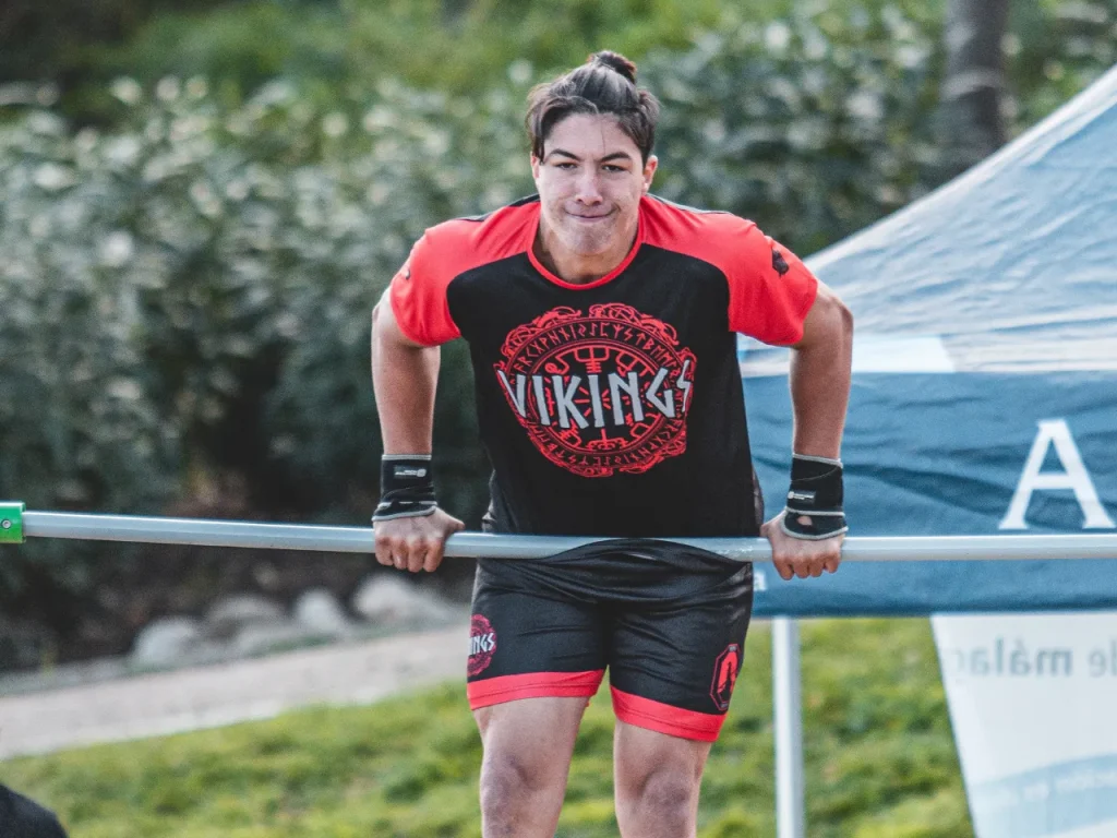 Manuel Carmona Vikingo haciendo Muscle Ups