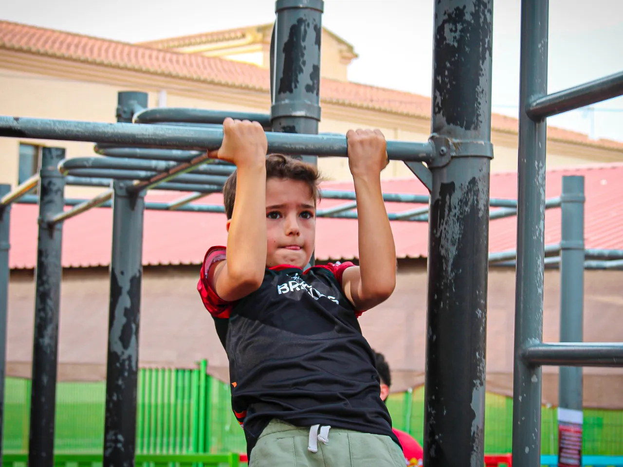 Marcos haciendo dominadas supinas - Bars Breakers Academy Battles I