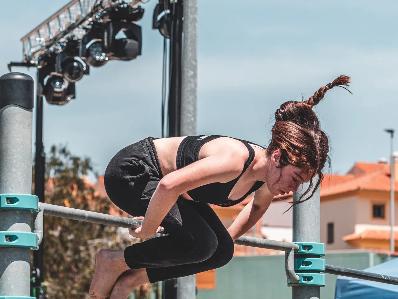 Miriam haciendo dinámicos en barra