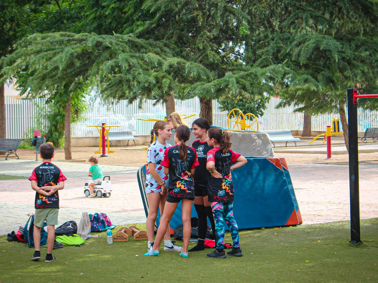 Preparación de las chicas - Bars Breakers Academy Battles I