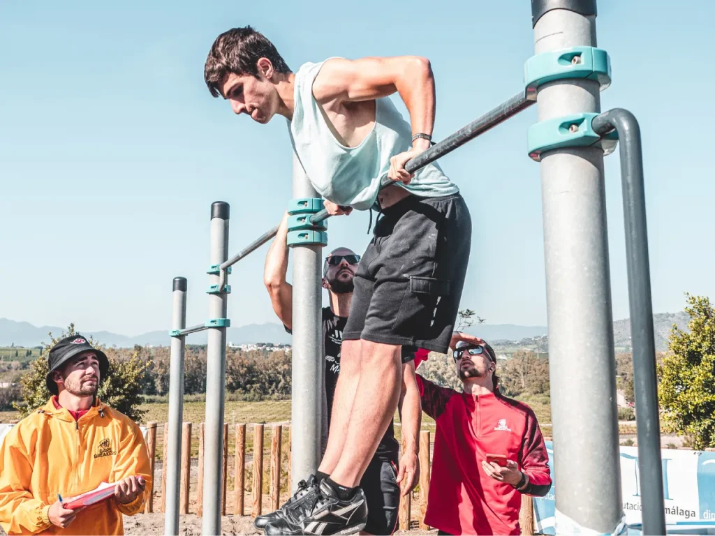 Rafa haciendo Muscle Ups (Pizarra)