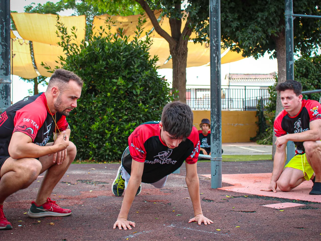 Sergio haciendo flexiones en suelo - Bars Breakers Academy Battles I