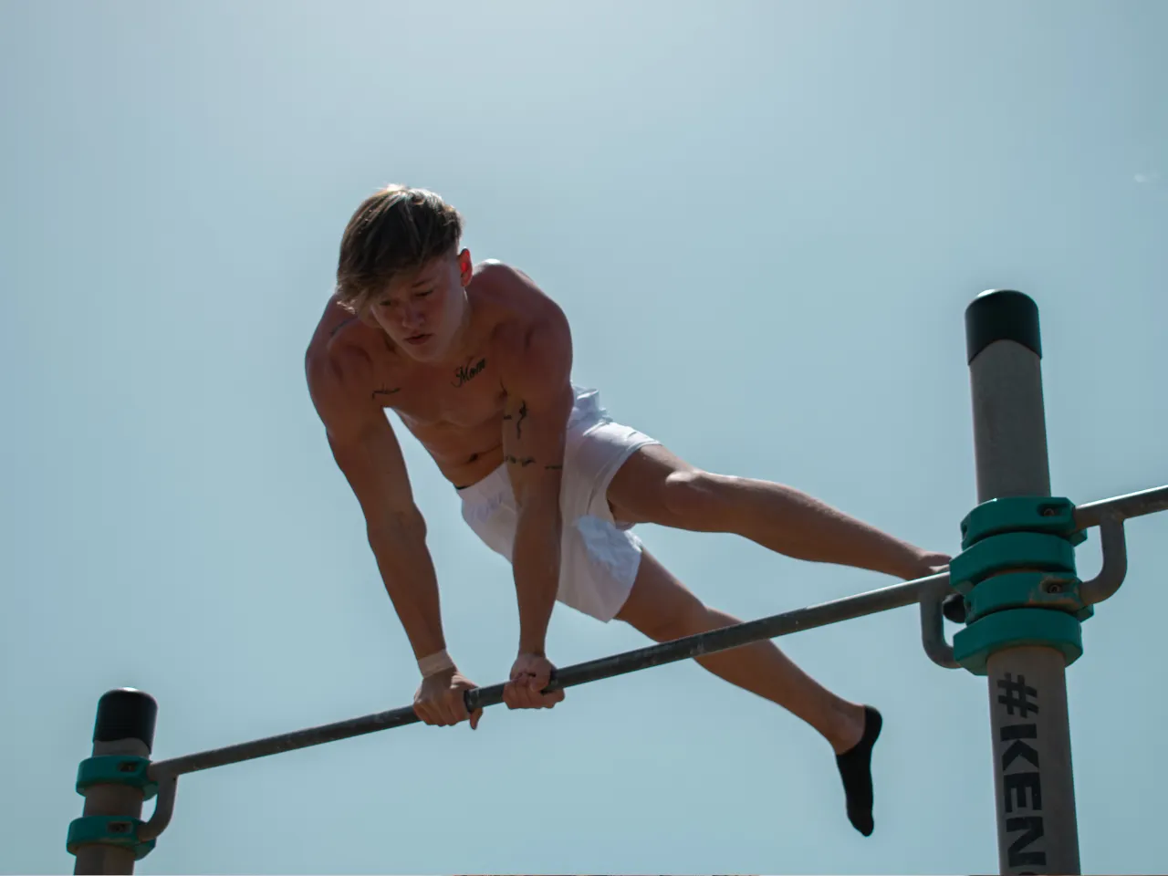 Yura haciendo side planche