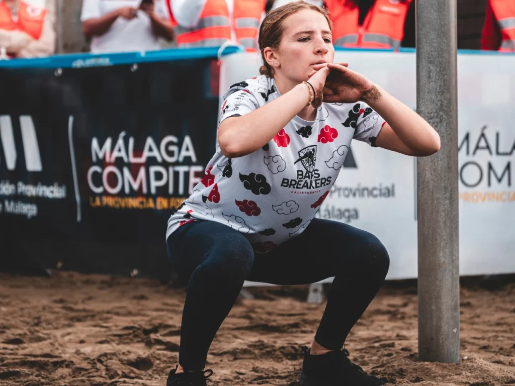 Lourdes haciendo sentadillas