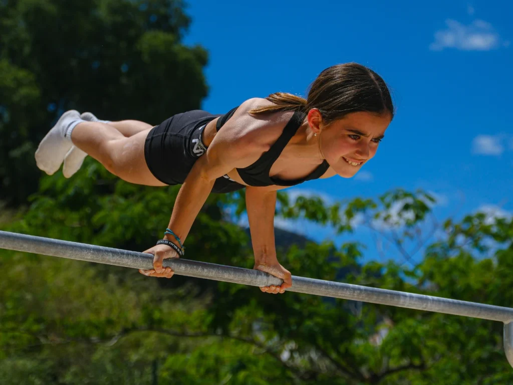 Patricia haciendo plancha a codos